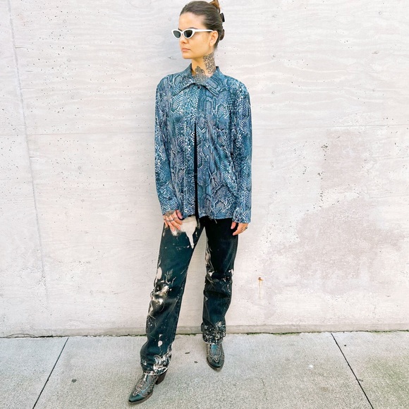 COPY - RICCI/Preowned Unisex Snakeskin Print Open Shirt Single Button Enclosure… - Picture 4 of 5